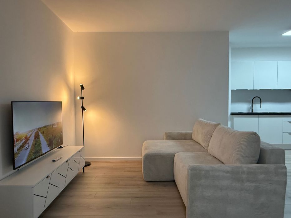 Se oferă spre închiriere un apartament cu 2 camere.