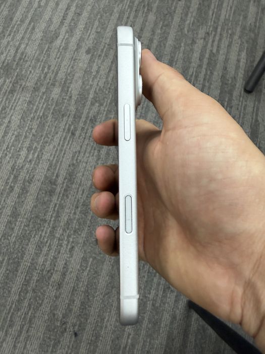 iPhone 17 pro silver sotiladi