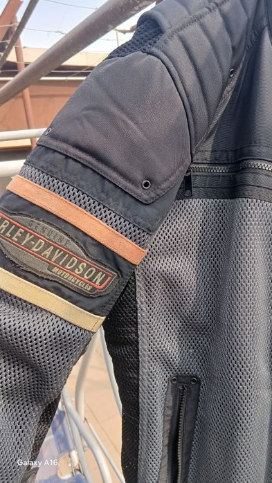 Лятно мото яке Harley Davidson.