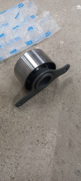 Натяжитель ремня грм. Хонда