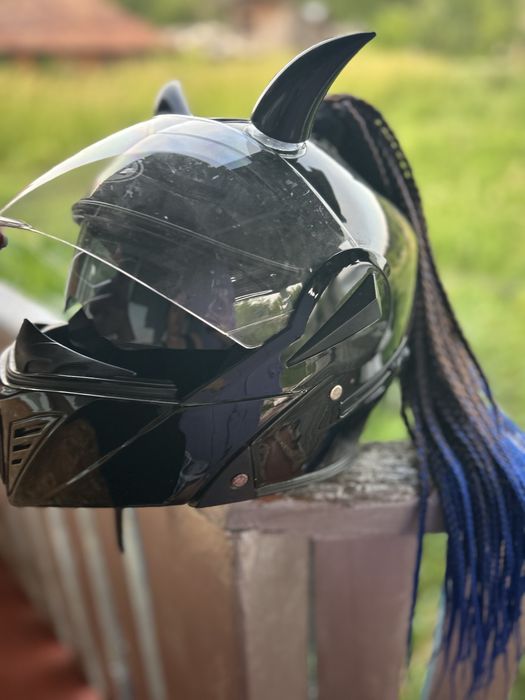 Продам шлем трансформер, рога , хвост съёмные. Состояние отличное.