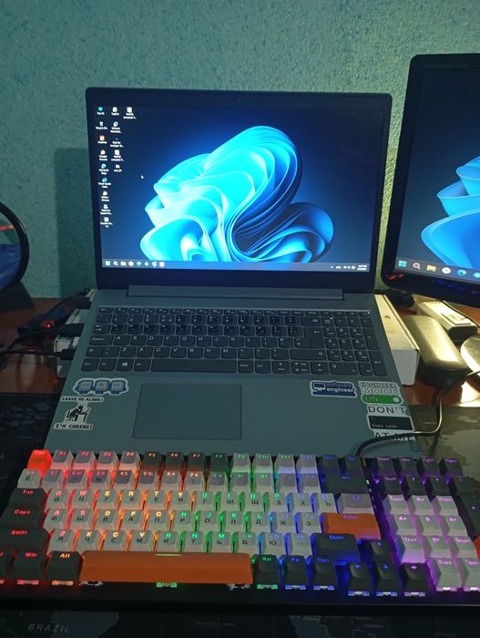 Lenova  noutbuki sotiladi