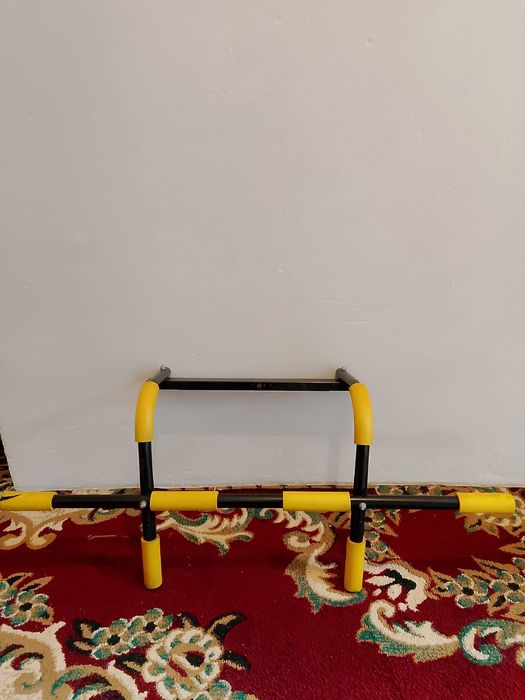 Продаю турник б/у 3000 тг находимся в Ключах