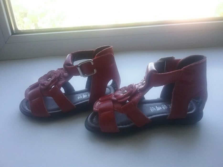 Сандалии для девочки,новые, кожаные