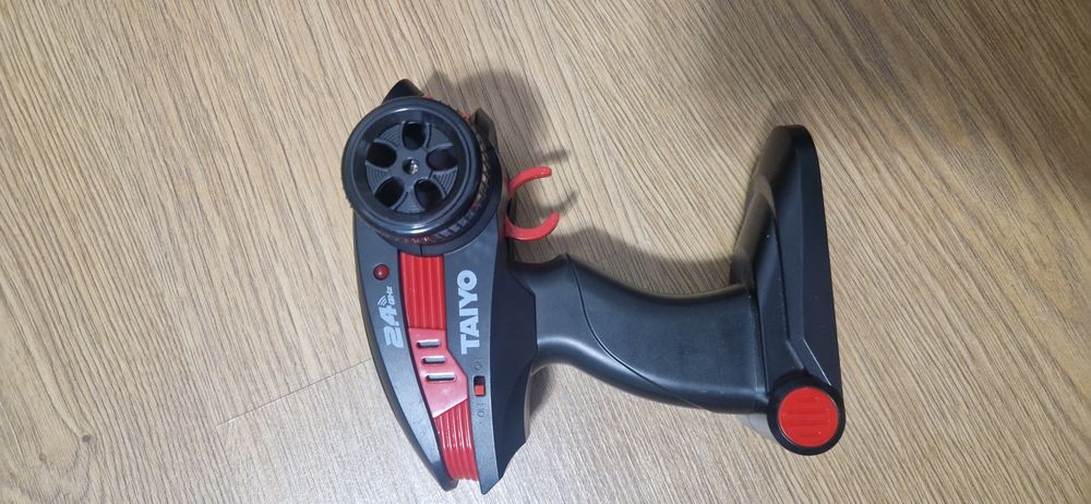 Vând masinuta cu telecomanda