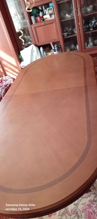 Стол в гостинную