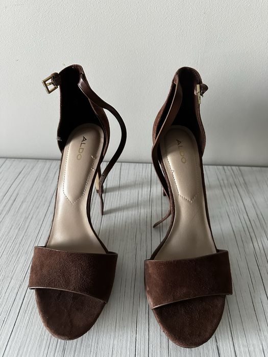 Босоножки замшевые Aldo