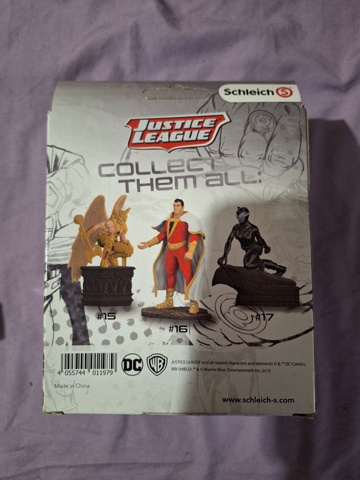 Нови фигурки Шазам и Киборг.