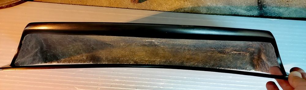 Въздуховод / Въздухозаборник за преден капак