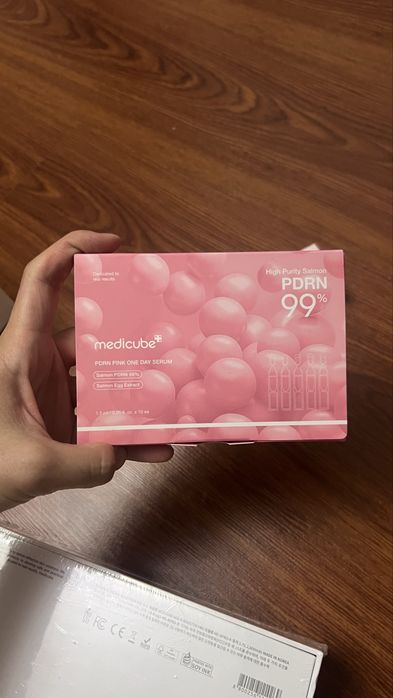 Массажер Medicube Age-R Booster Pro для лица