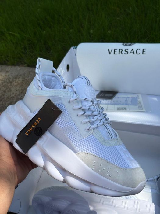 Versace chain reaction
