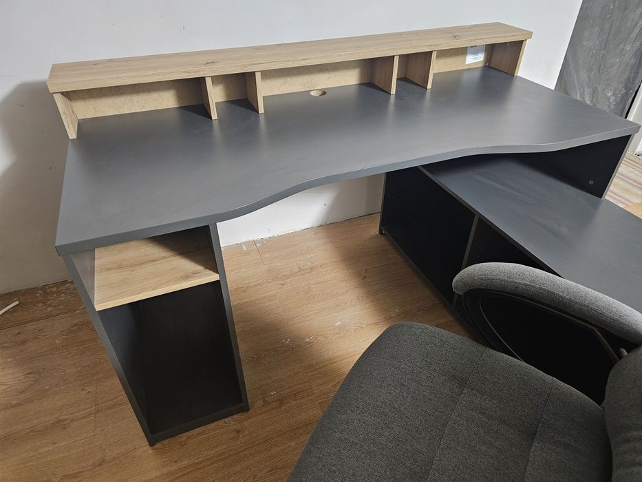 Birou Momax stare perfectă ca nou