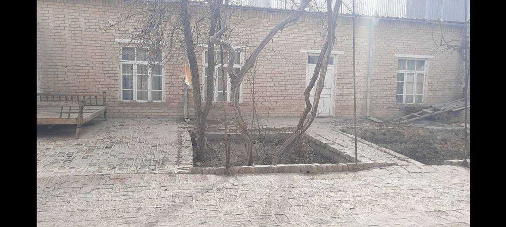 Arenda uchastok ,barcha sharoitlarga ega hovli ijaraga beriladi