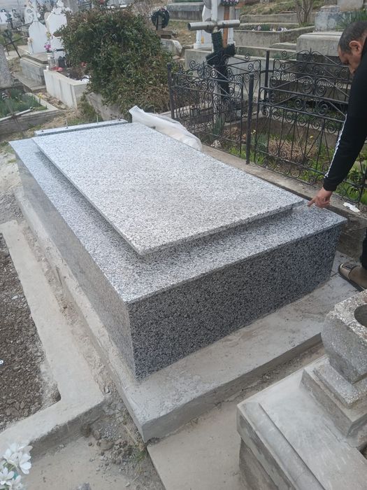 Placări morminte