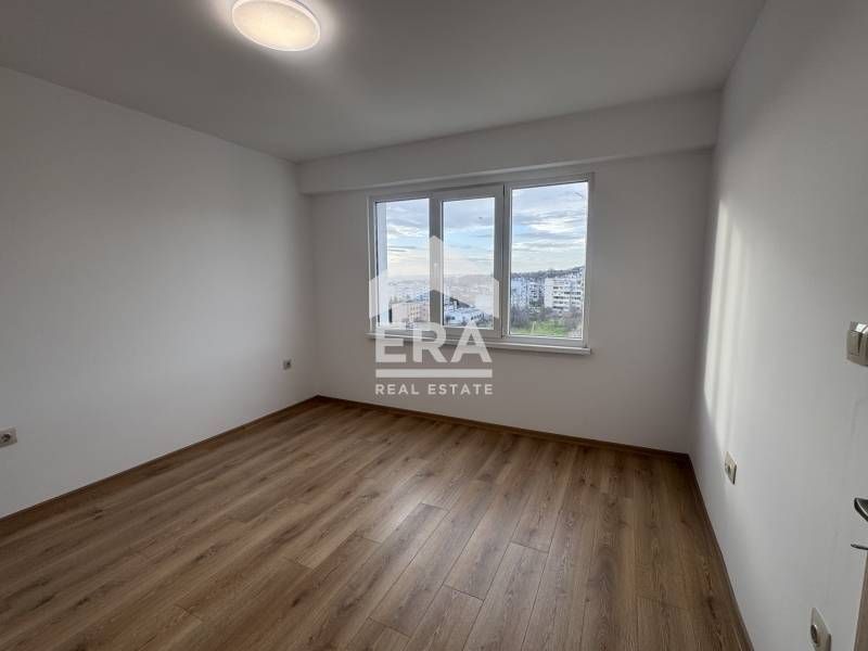 Тристаен (преустроен) апартамент за продажба след основен ремонт, райо