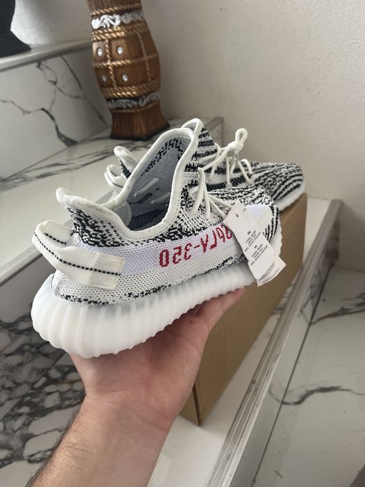 Yeezy Boost 350 v2 Zebra
