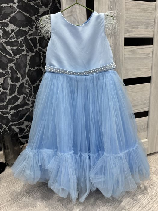 Продам нежно голубое платье для девочки