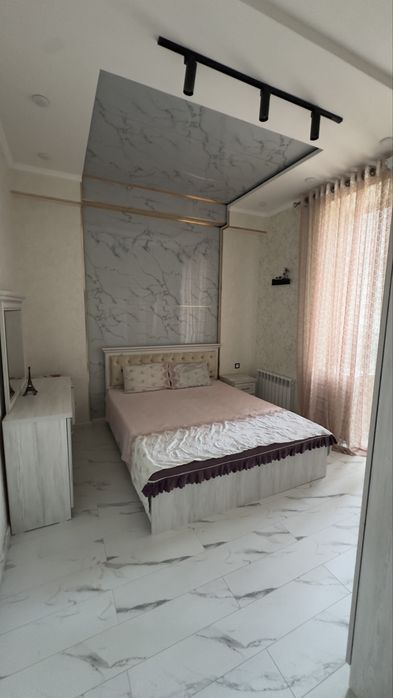 Аренда — $900 в месяц, парковочное место включено.
