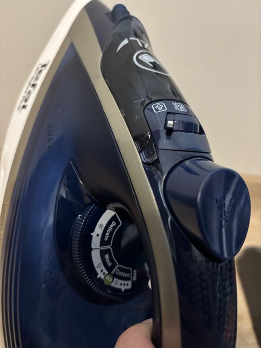 Ютия TEFAL FV6812E0 2800.0W (напълно запазена)