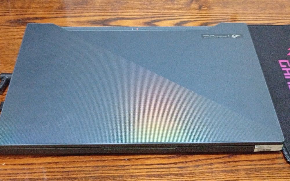 Republic of gamers IP ekranli notebook srochna sotiladi