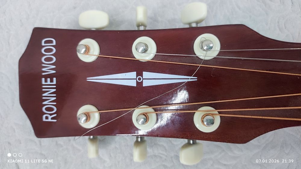 Продам гитару, в отличном состоянии