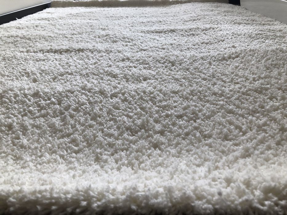 Чисто нов пухкав килим