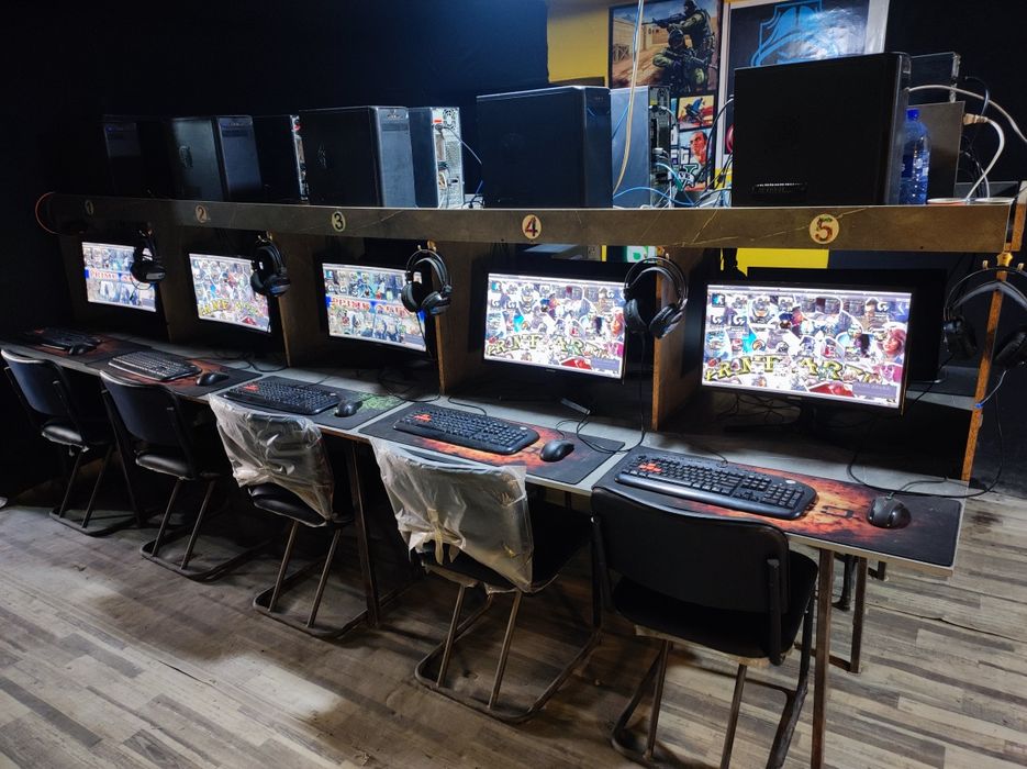 Game club 10ta komplek kompyuter sotiladi.