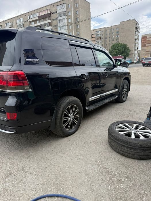 Продам комплект дисков с резиной 285,60,18