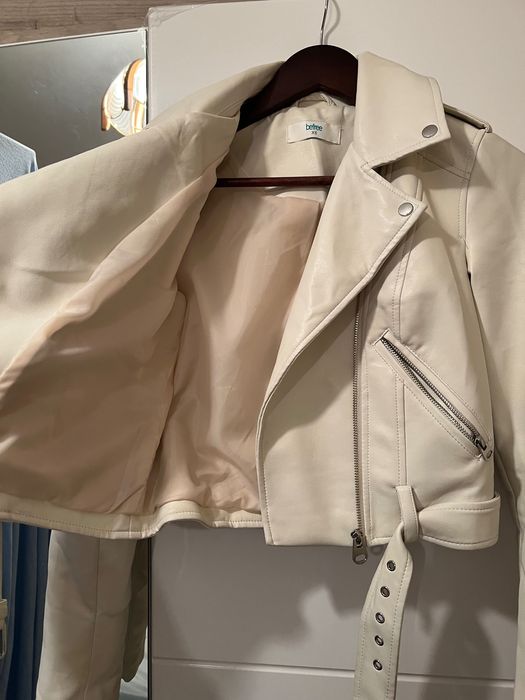 бяло яке от изкуствена кожа