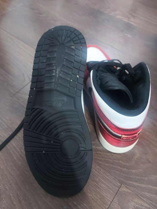 Air Jordan 1 Mid SE Wear-Away Chicago