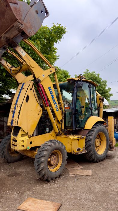 Vând buldoexcavator Komatsu 97