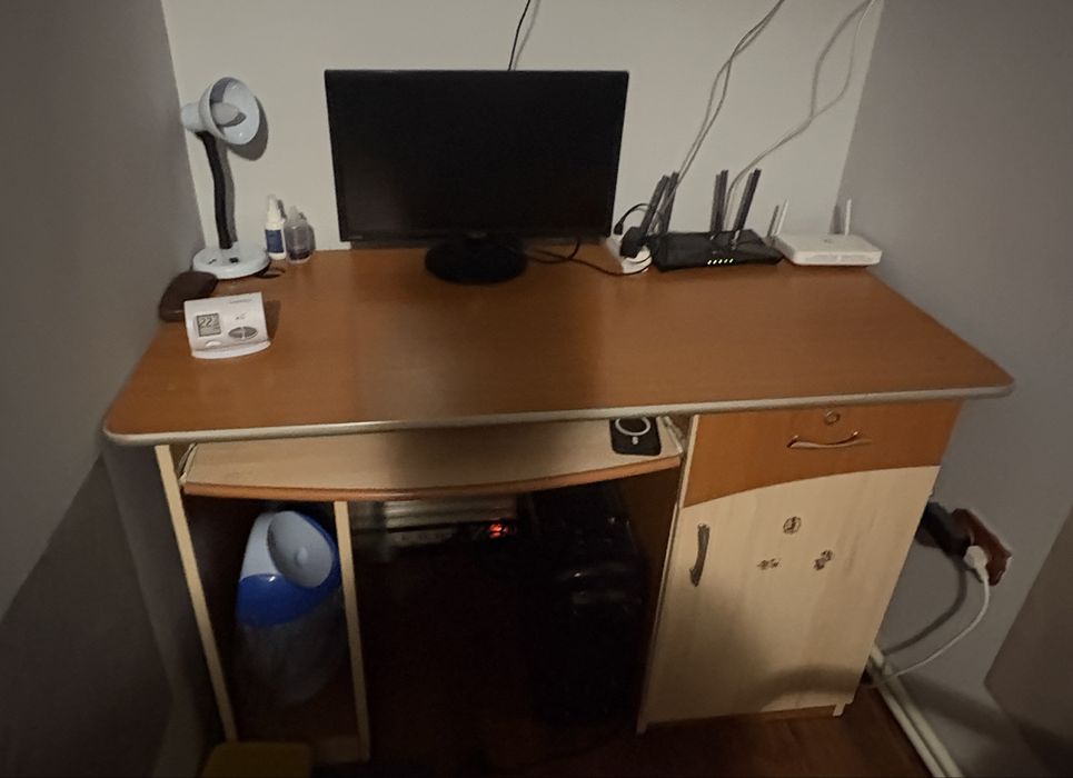 Birou Calculator Compact cu Sertar și Dulap - Stare Foarte Bună