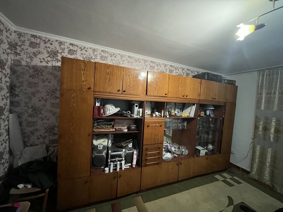 Настенный сервант шкаф