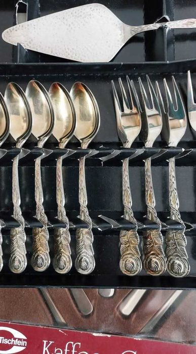 Set tacâmuri argintate  pentru prajitura