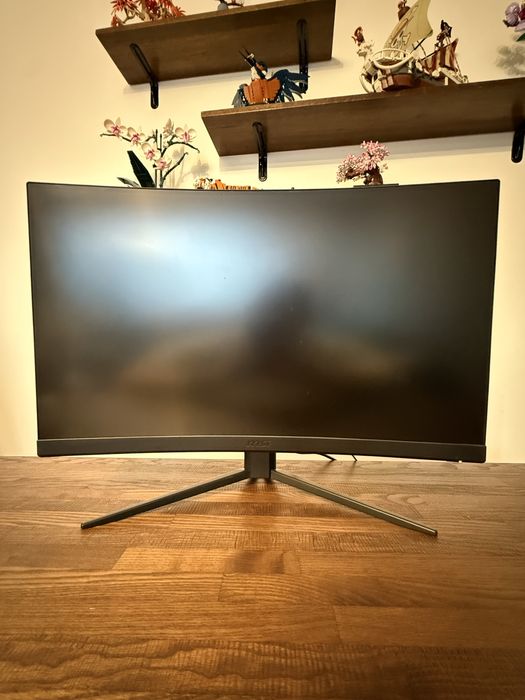 Monitor gaming MSI, ecran curbat, 1ms, 144Hz, 27 inch diagonala