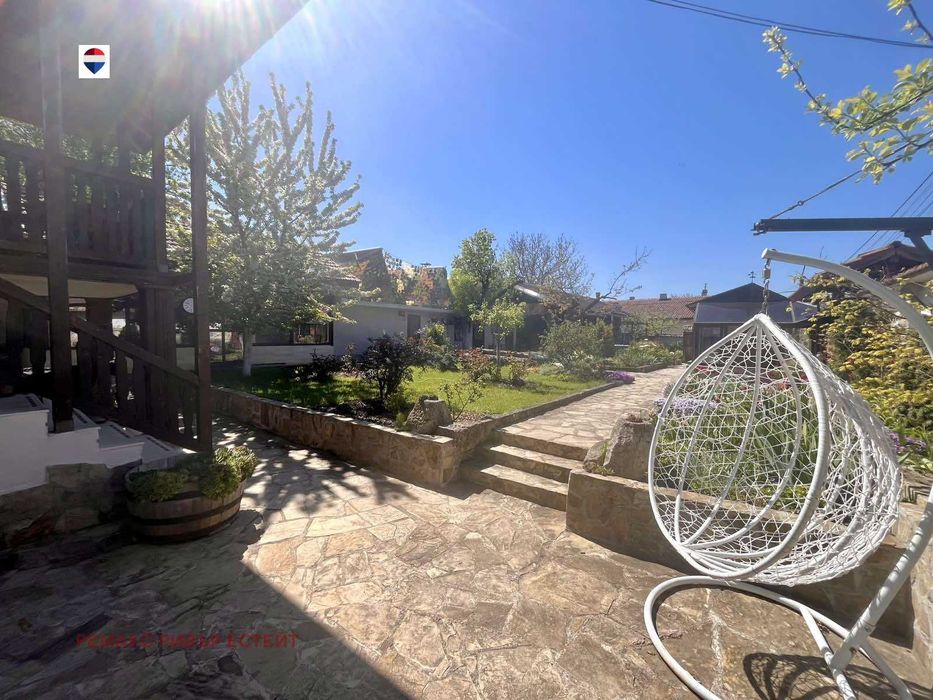 Къща на два етажа за продажба в с. Красен