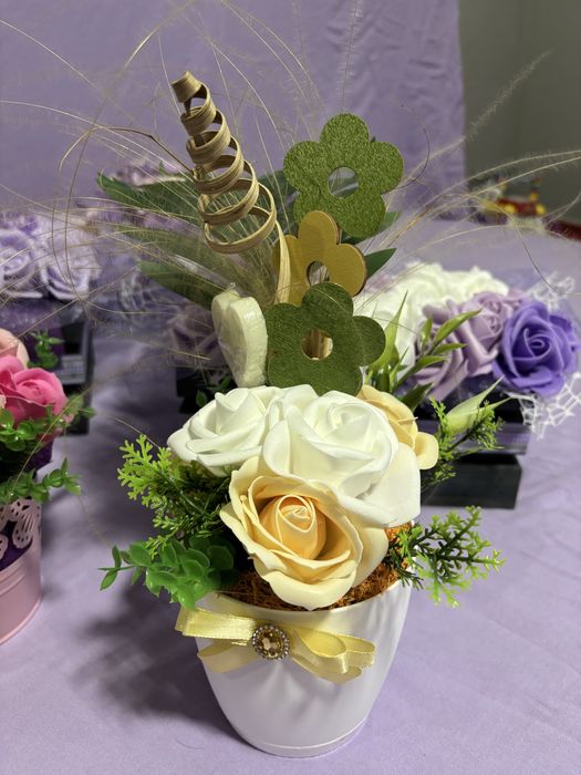 Специални кашпи за 8 март в нежно лилаво