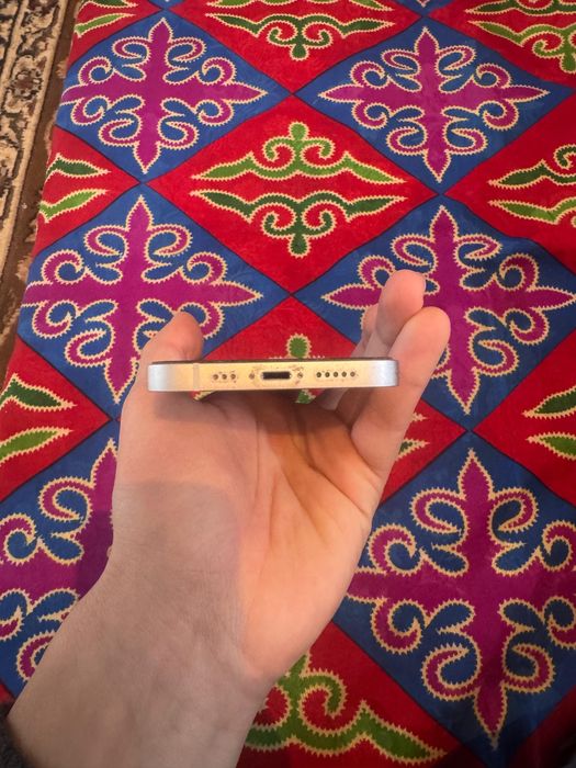 Продается айфон 13