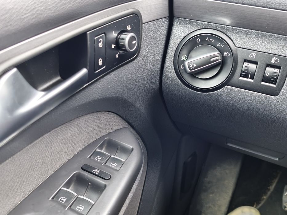 VOLKSWAGEN Touran 2014 — imagine 4