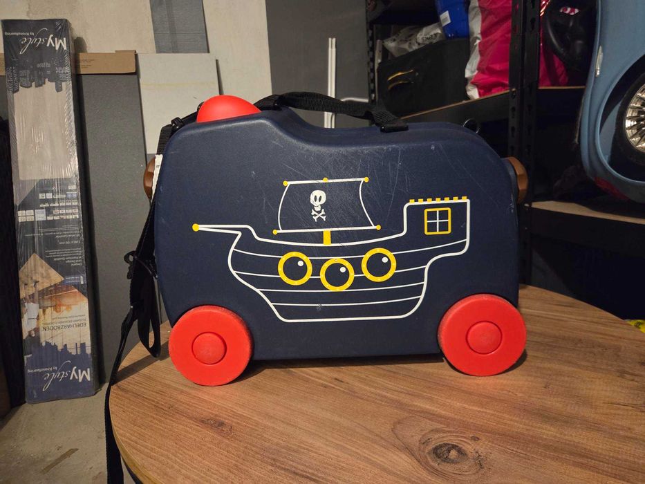 Детски куфар на колела