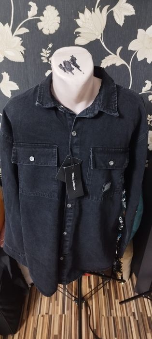 Vând jacheta jeans tip camasa