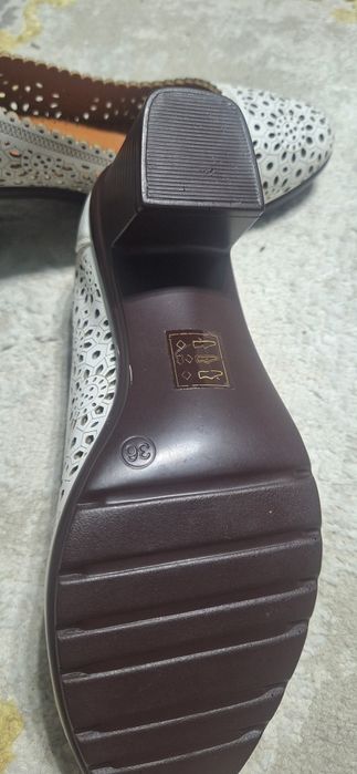 Продам туфли новые