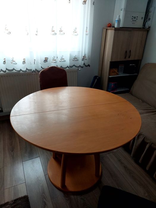 Masă împreună cu 5 scaune