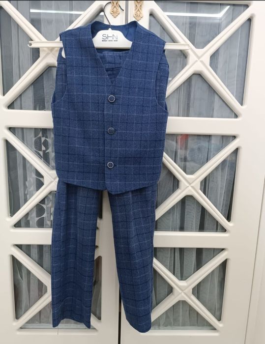 Продам школьный костюм