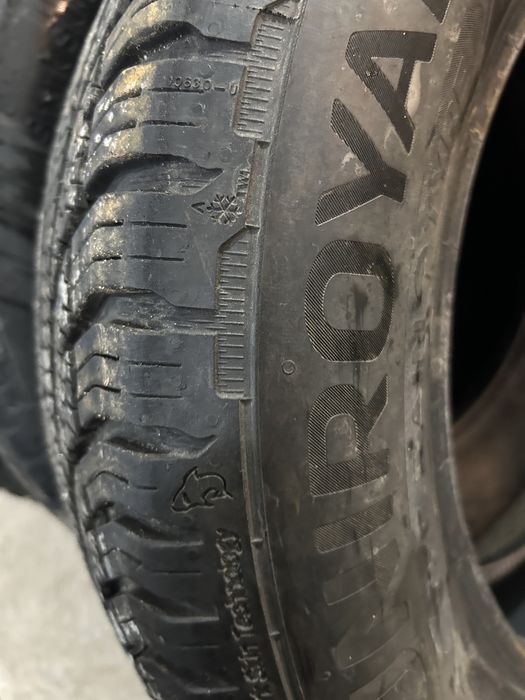vand cauciucuri UNIROYAL 195/65 R15 pret in RON