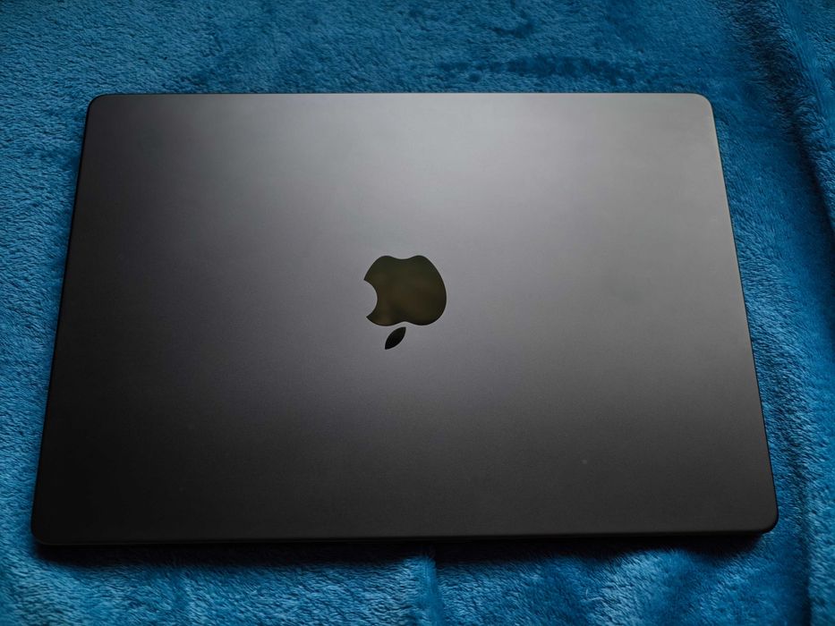 Macbook Pro 14 M5 16GB 512GB Space Black - безупречен в гаранция