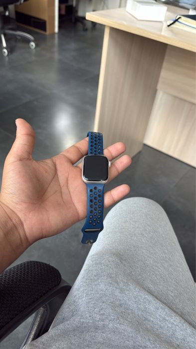apple watch 9  в отличном состояние