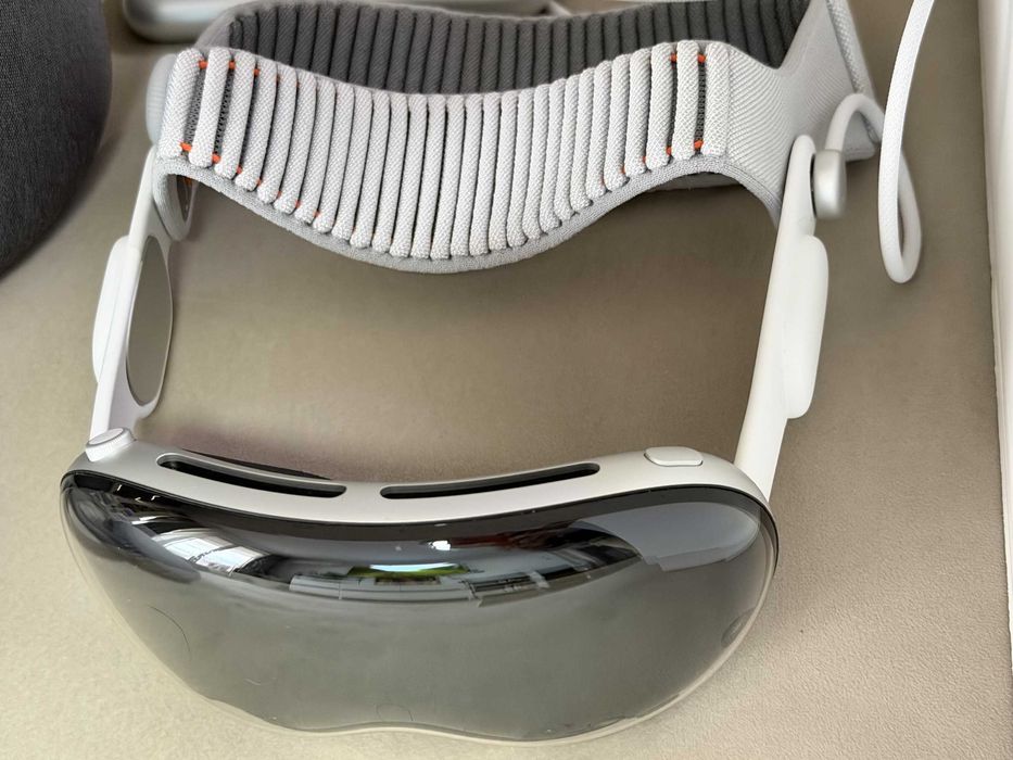 Apple Vision Pro M5 512 GB, Dual Knit Band L, cutie + factură Iasi • OLX.ro