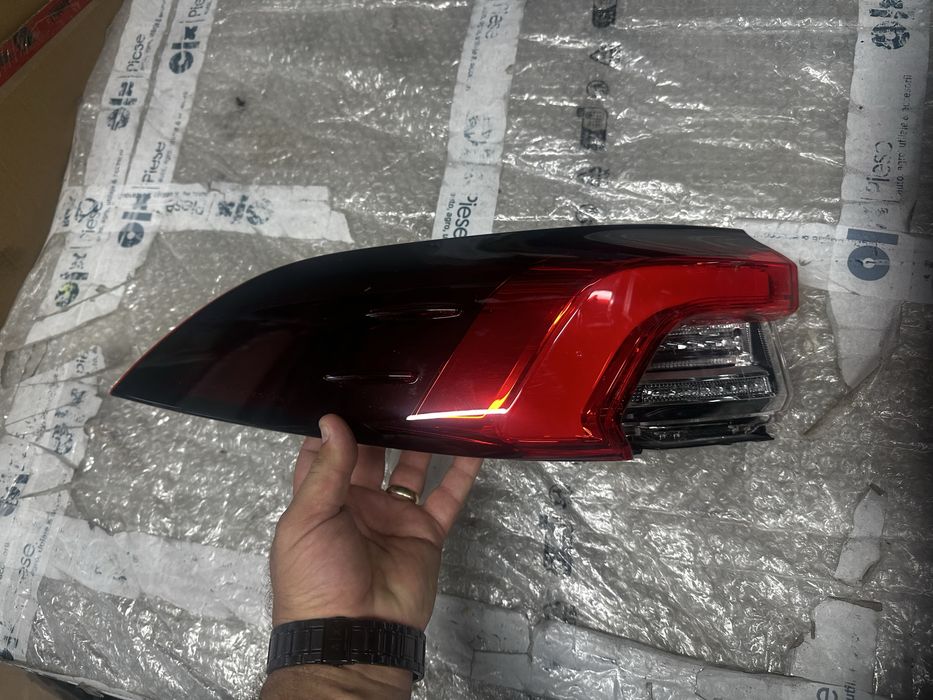 Stop stânga toyota corolla e21 sedan.