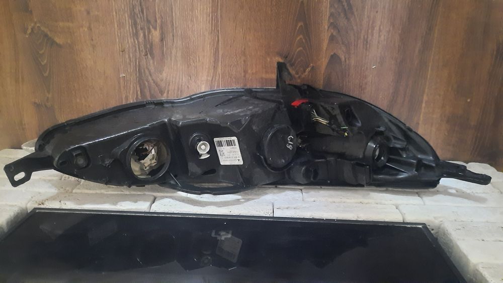 Peugeot 407 - оригинален фар
